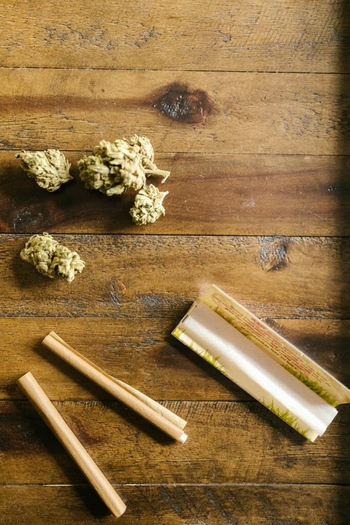A Guide to Rolling a Blunt with Tobacco Blunt Wraps | Cannalyft Canada | Cannalyft Canada